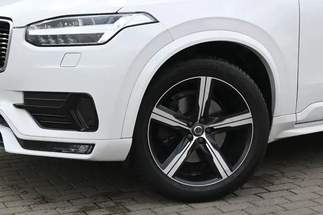 Volvo XC90 view 2