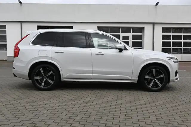 Volvo XC90 view 7