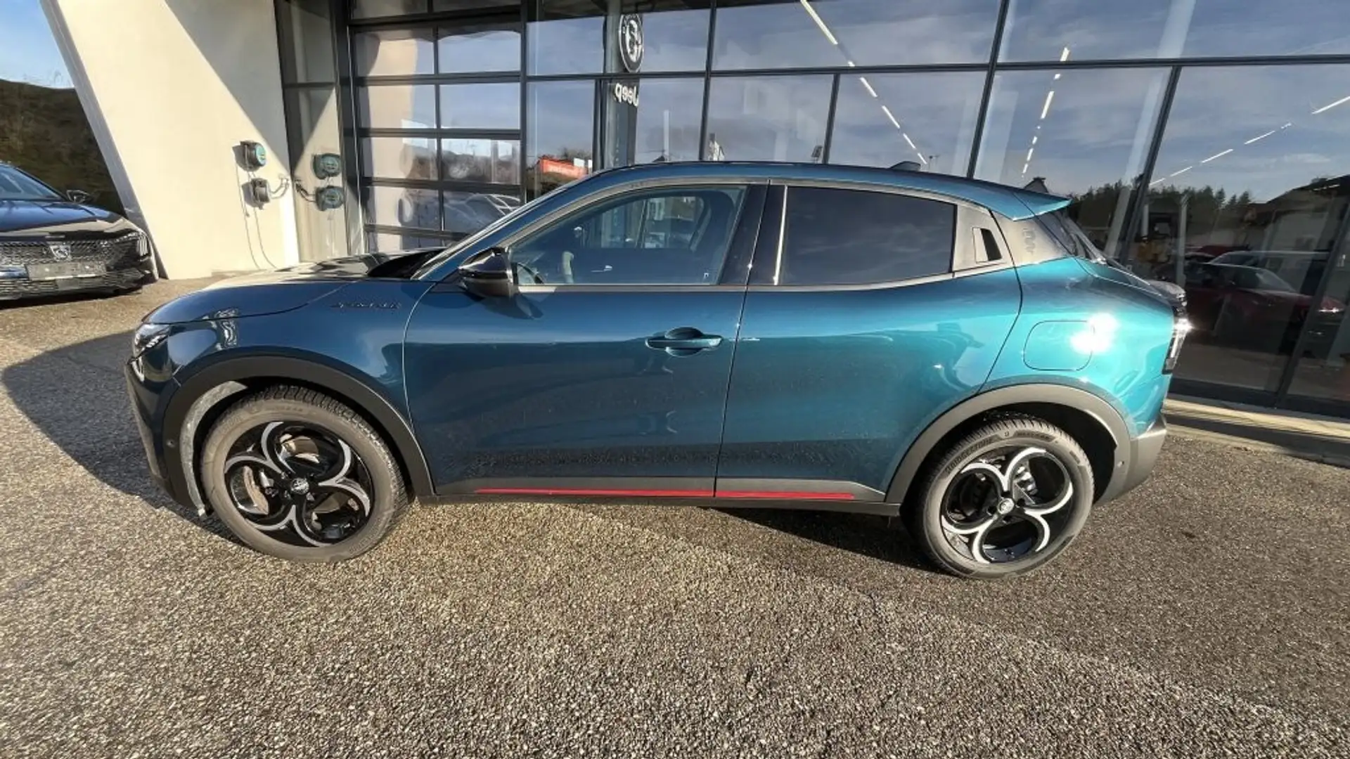 Alfa Romeo Junior Ibrida Speciale 1.2 MHEV e-DCT6 Blau - 2