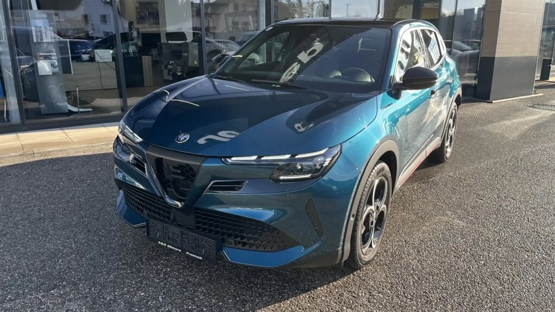 Alfa Romeo Junior Ibrida Speciale 1.2 MHEV e-DCT6 Blau - 1