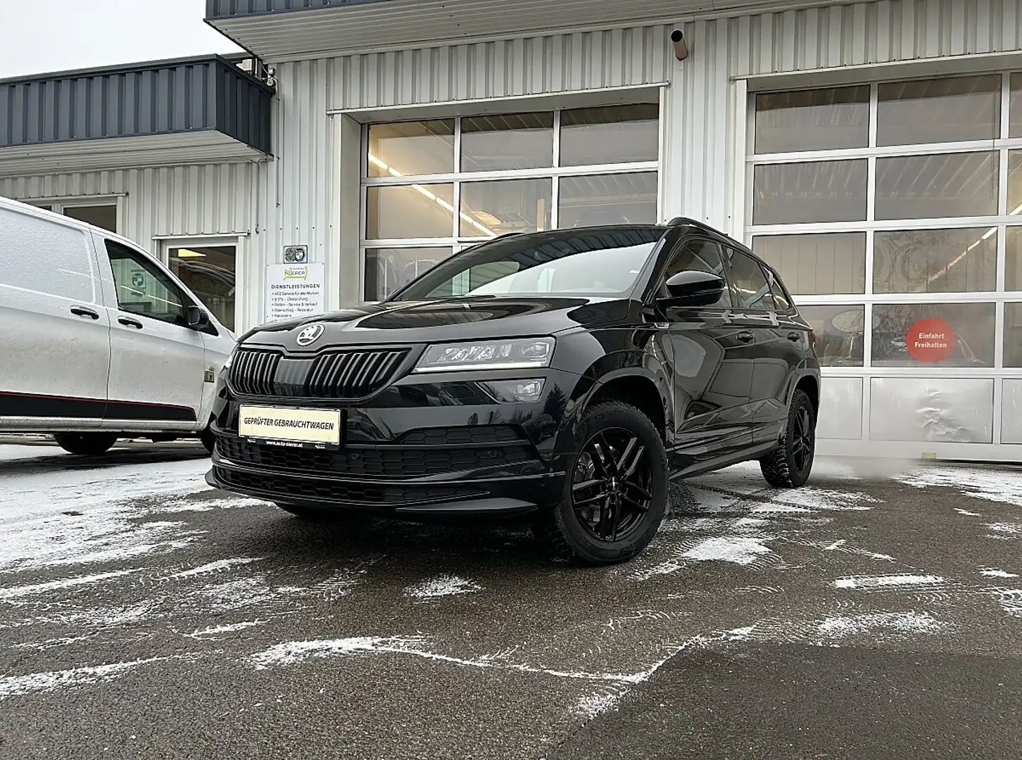 Skoda Karoq 2,0 TDI Sportline Schwarz - 1