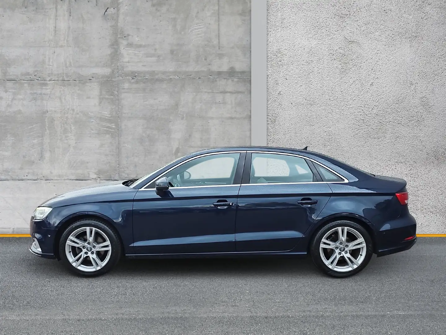 Audi A3 Limousine 30 TDI sport PANO VIRTUAL LEDER NAVI Blauw - 2