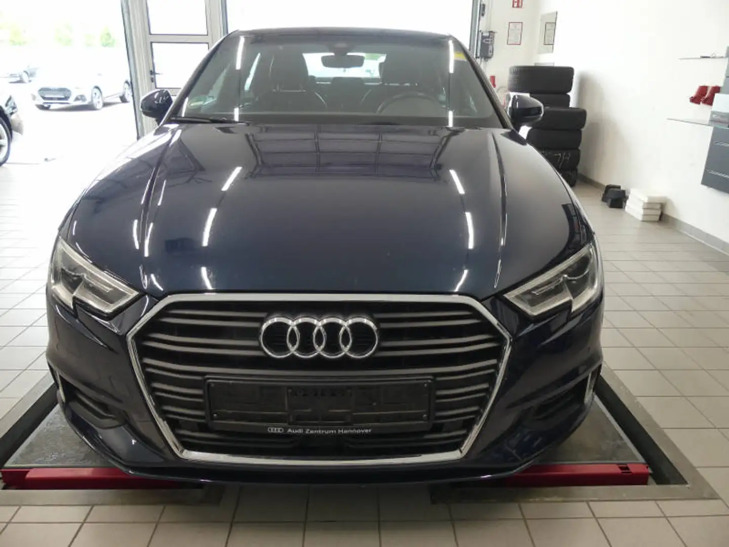 Audi A3 Limousine 30 TDI sport PANO VIRTUAL LEDER NAVI Bleu - 2