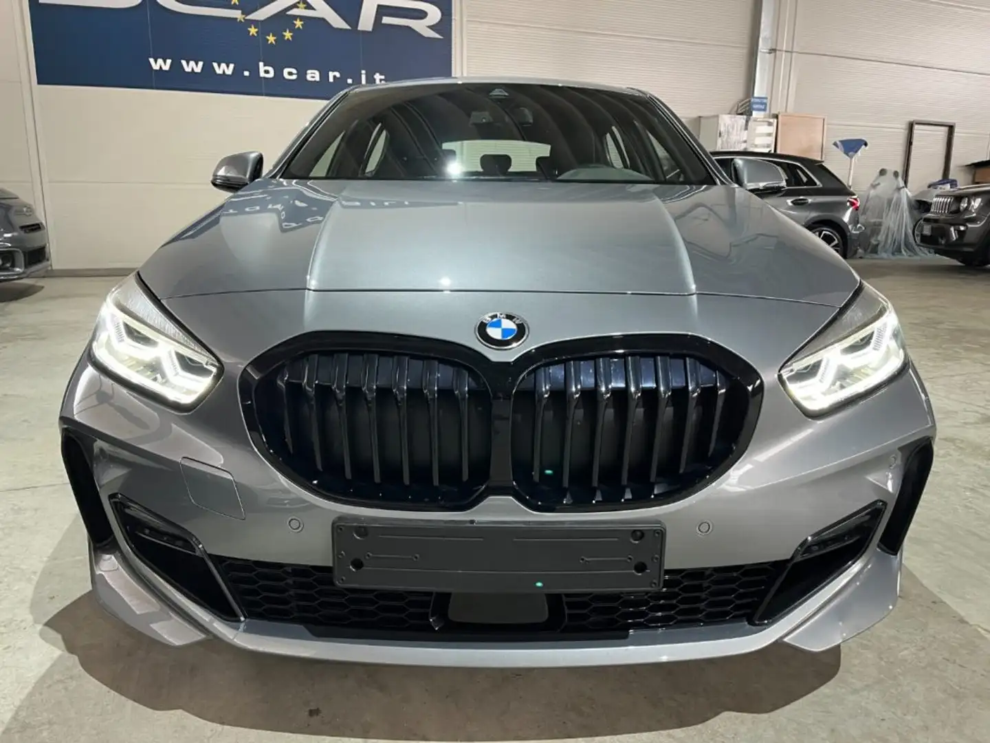 BMW 118 iA 5p. AUTO Msport "18 M SPORT/BLACK LINE/OK NEOPA Gris - 2