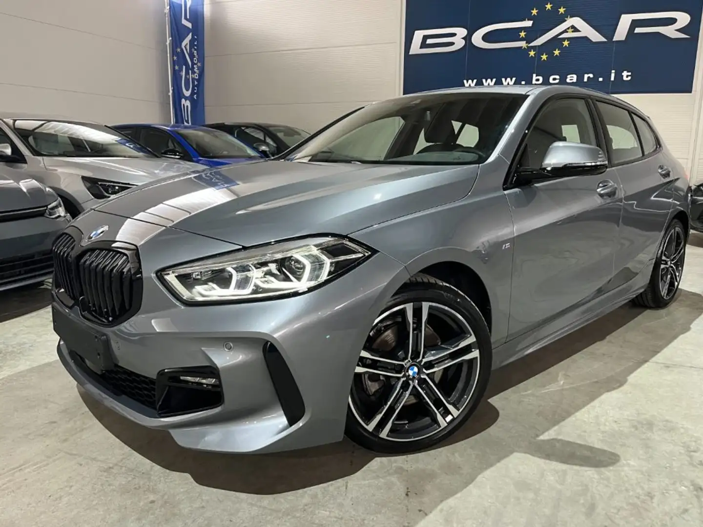 BMW 118 iA 5p. AUTO Msport "18 M SPORT/BLACK LINE/OK NEOPA Gris - 1