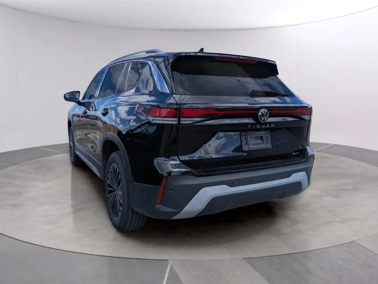 Volkswagen Tiguan снимка Volkswagen Tiguan