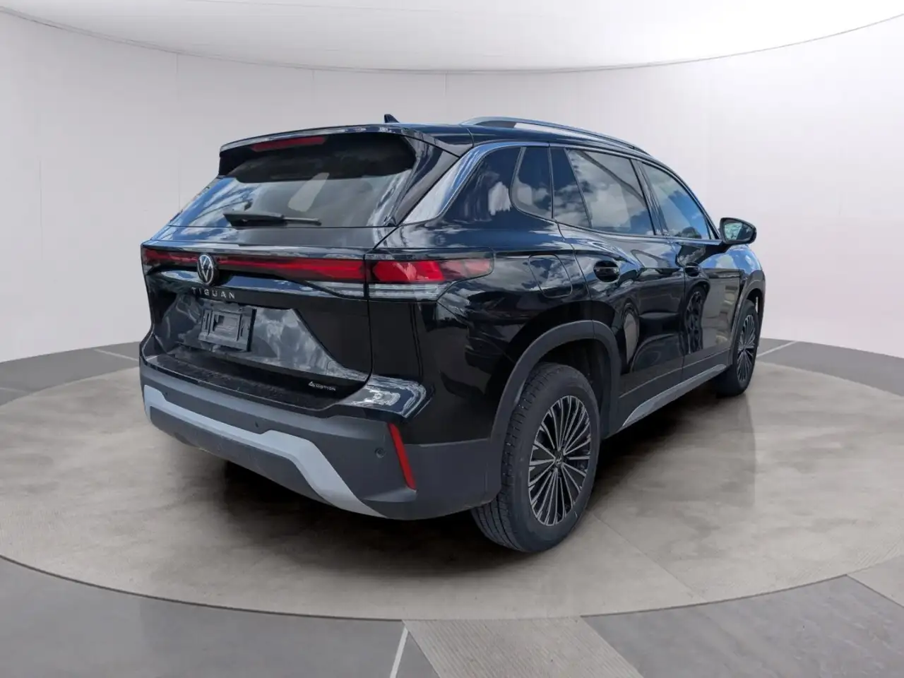 Volkswagen Tiguan снимка Volkswagen Tiguan