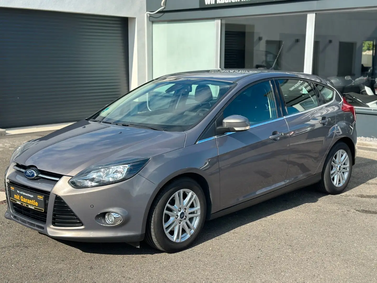 Ford Focus Lim. Titanium HU NEU/SERVICE NEU/MOTOR NEU Brun - 2