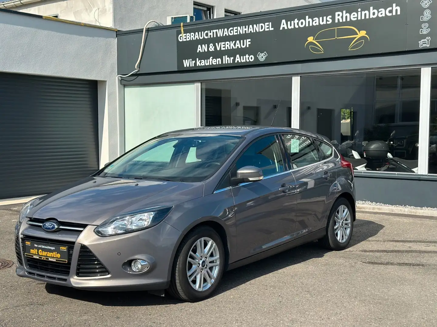 Ford Focus Lim. Titanium HU NEU/SERVICE NEU/MOTOR NEU Brun - 1