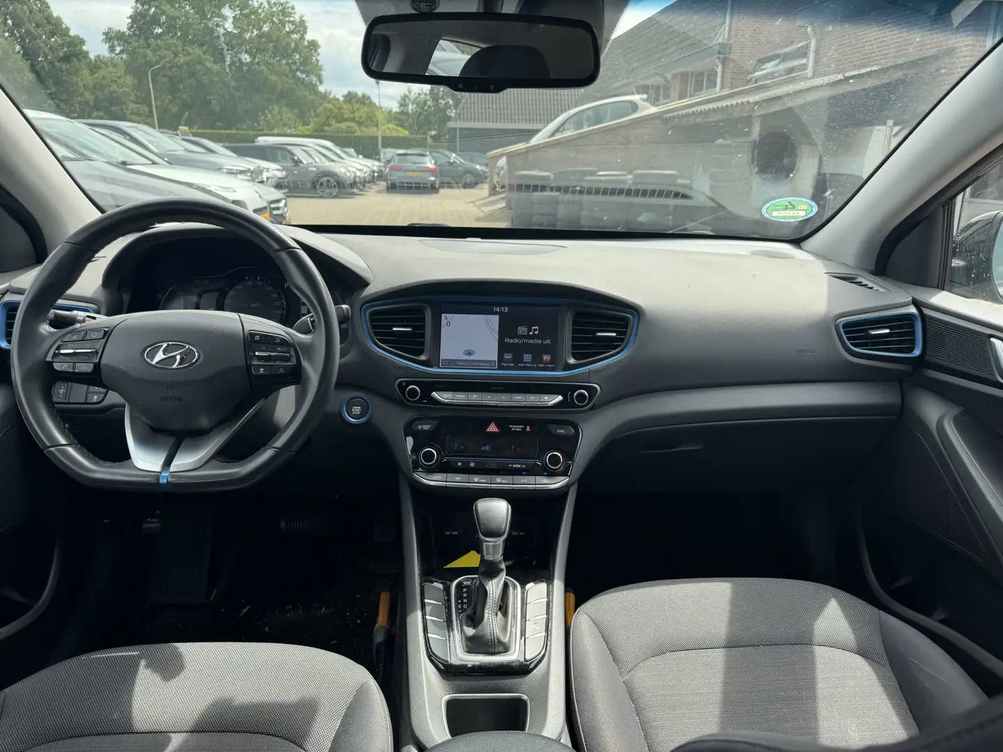 Hyundai IONIQ 1.6 GDi Comfort / Camera / Navigatie / Keyless / 1 Zwart - 2
