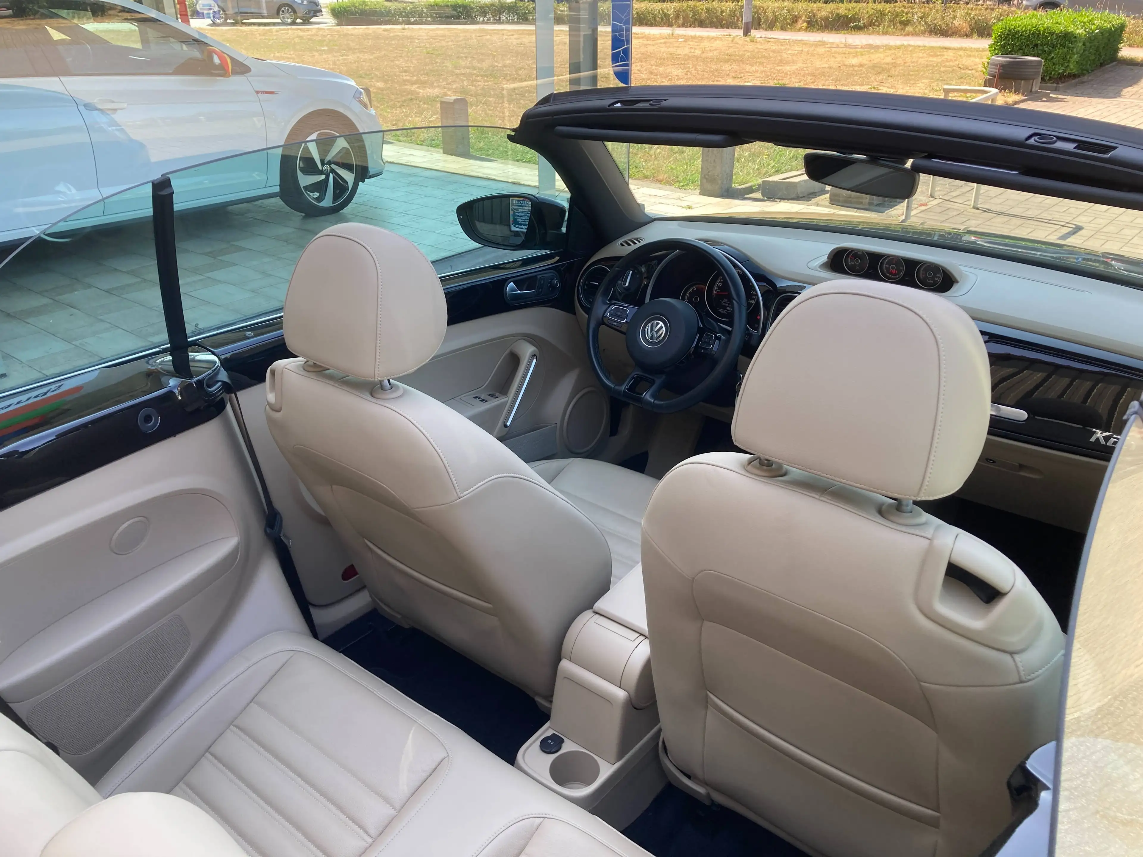 Volkswagen Beetle Cabrio -GPS -LEDER Sportzetels -Airco -LED -Camera -Windscherm -Last Edition -2018!!! — photo 13
