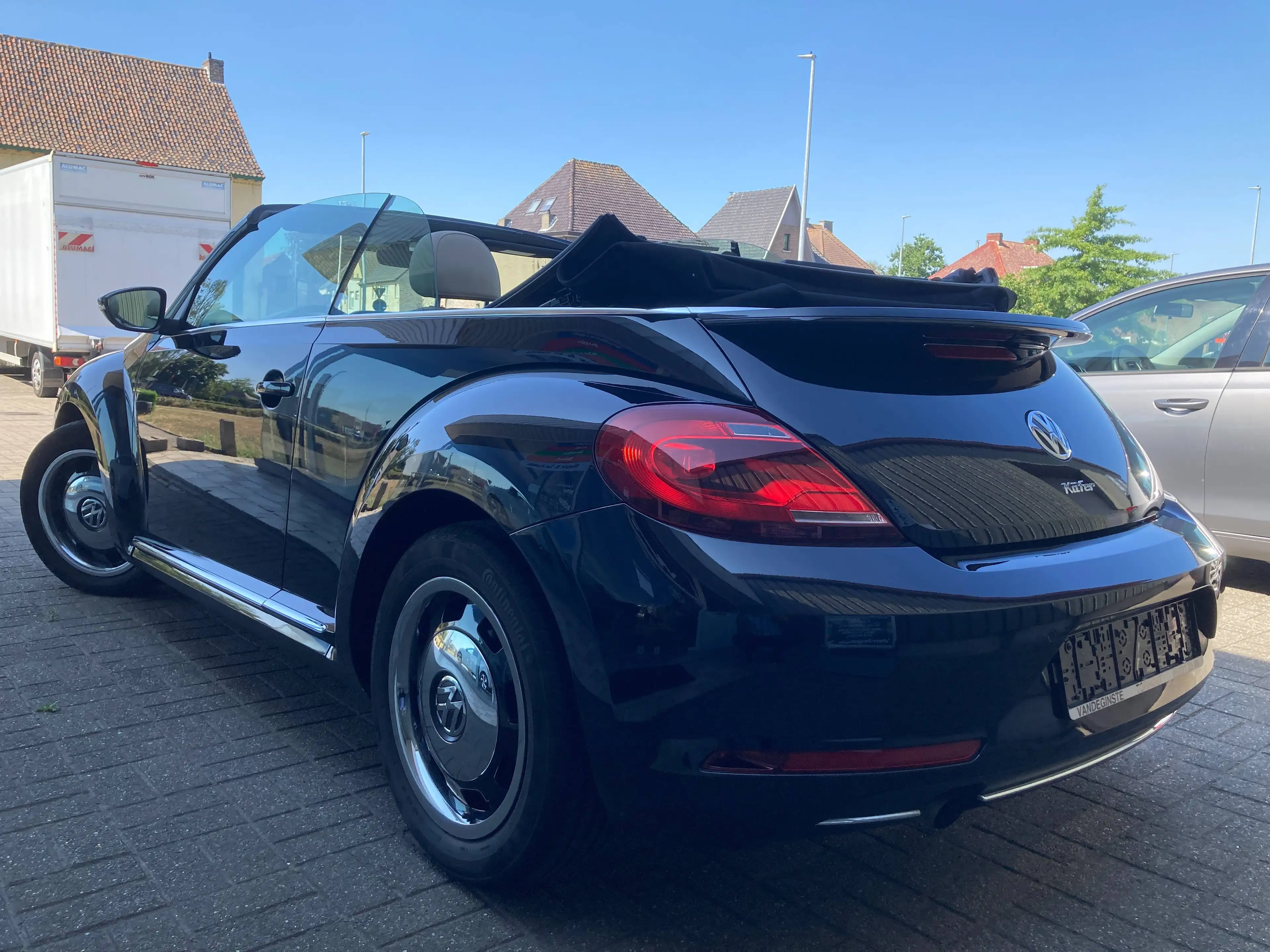 Volkswagen Beetle Cabrio -GPS -LEDER Sportzetels -Airco -LED -Camera -Windscherm -Last Edition -2018!!! — photo 4