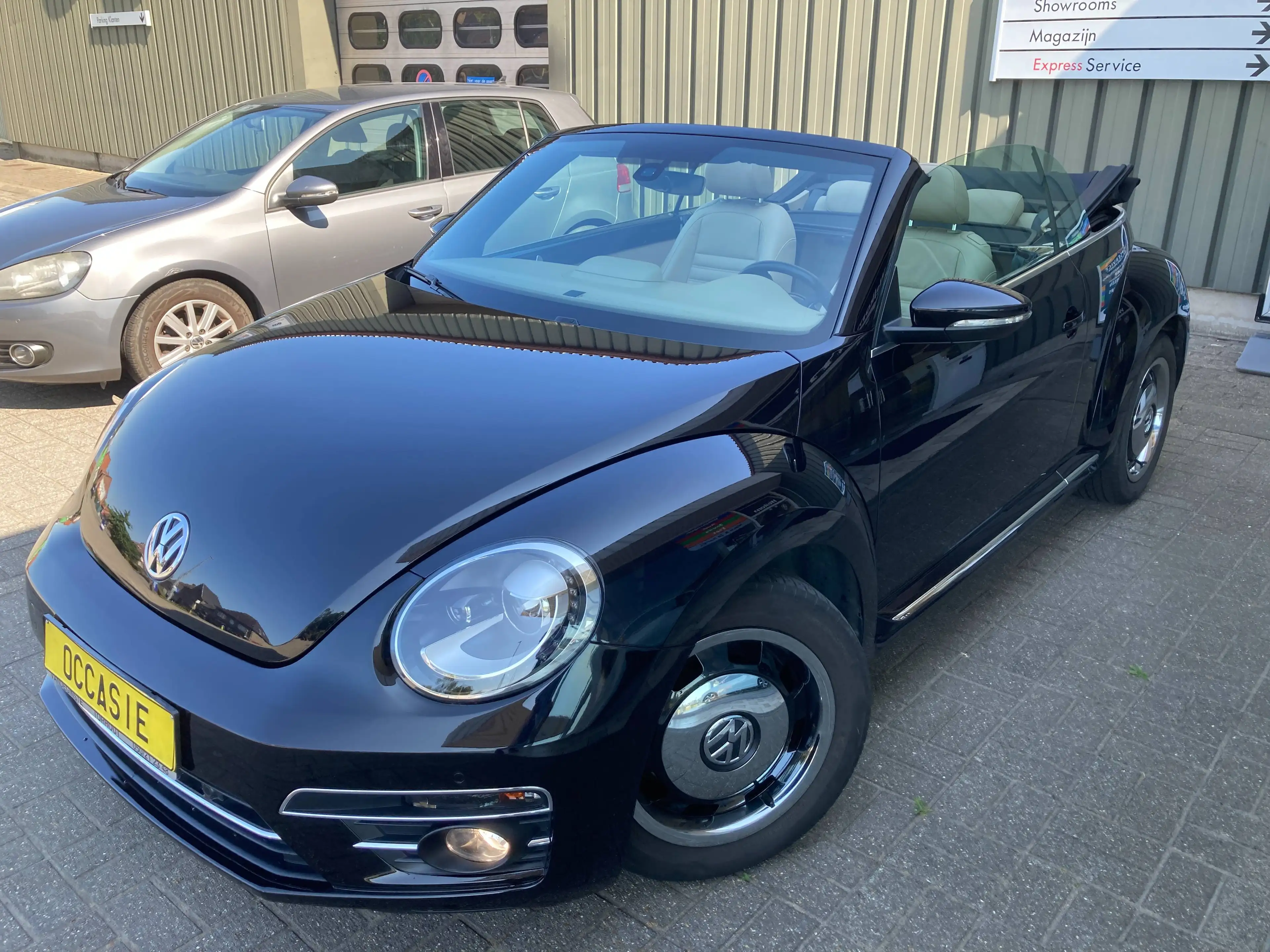 Volkswagen Beetle Cabrio -GPS -LEDER Sportzetels -Airco -LED -Camera -Windscherm -Last Edition -2018!!! — photo 2
