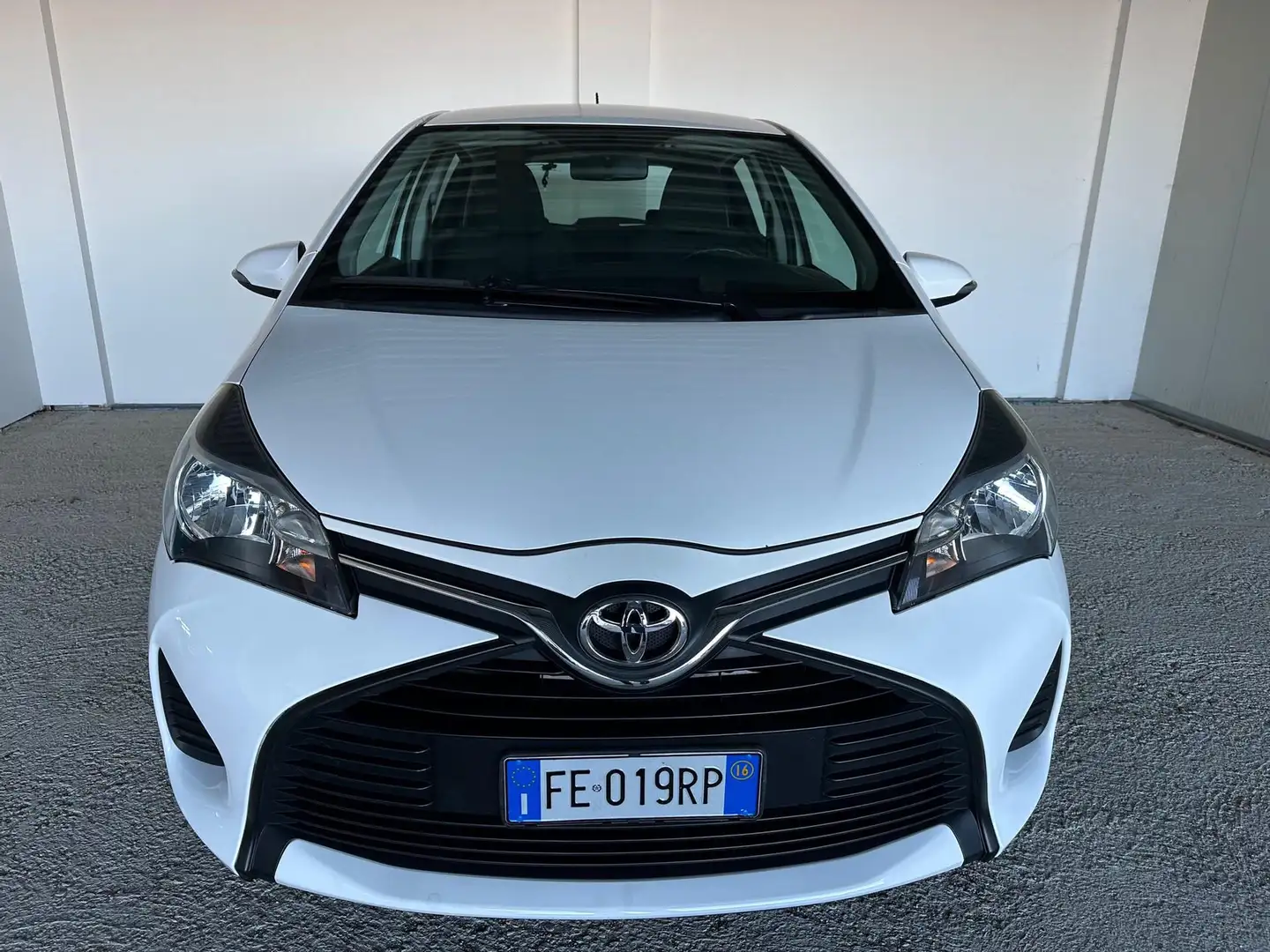 Toyota Yaris Yaris 5p 1.0 Active my16 Blanco - 1