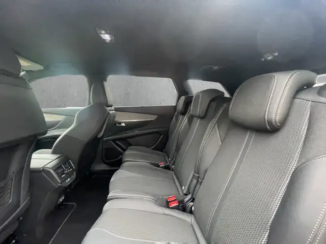 Peugeot 5008 view 8