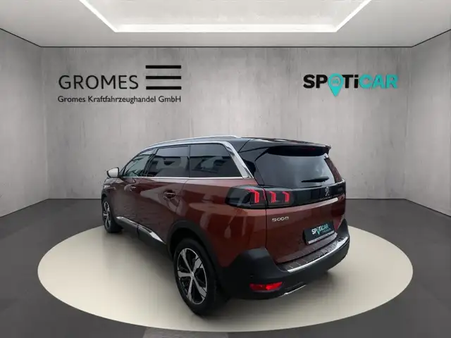 Peugeot 5008 view 5