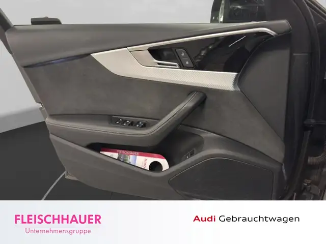 Audi RS4 view 12