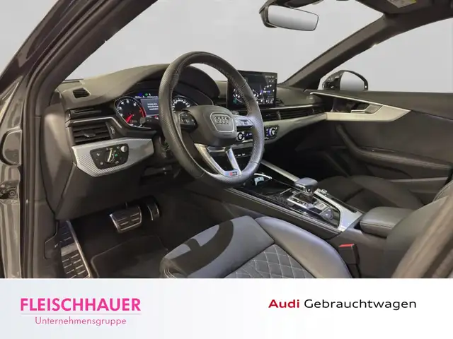 Audi RS4 view 9