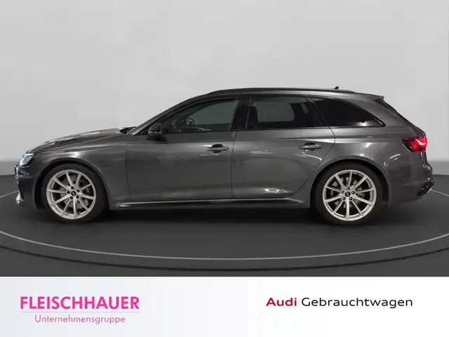 Audi RS4 view 3