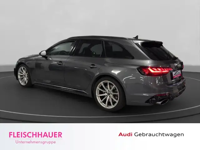 Audi RS4 view 4