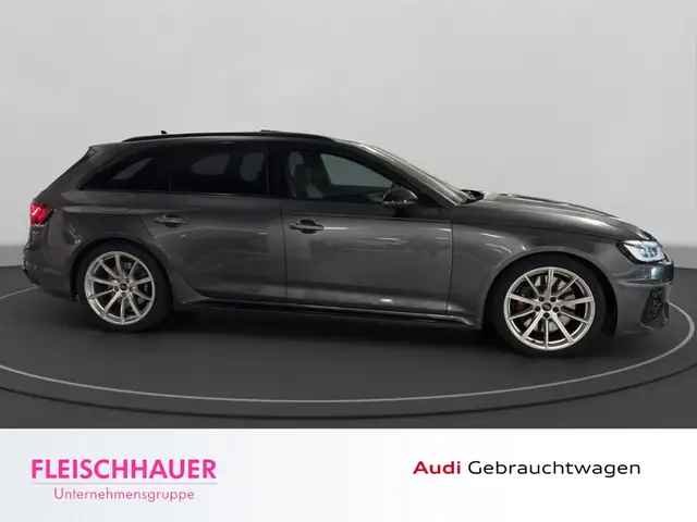 Audi RS4 view 7