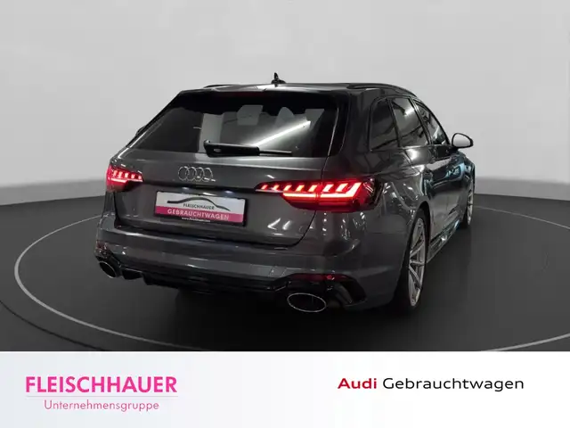 Audi RS4 view 6