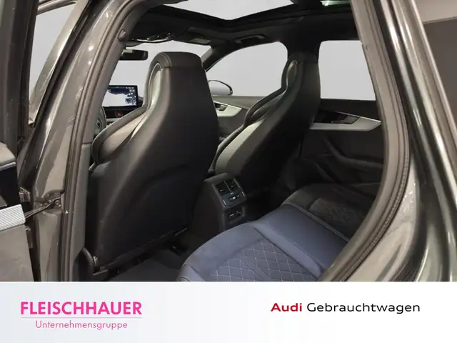 Audi RS4 view 13