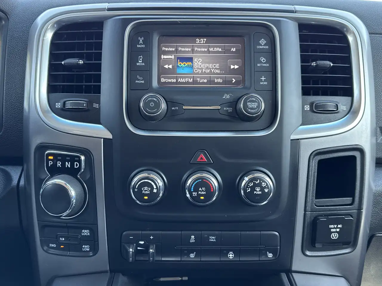 RAM 1500 снимка RAM 1500