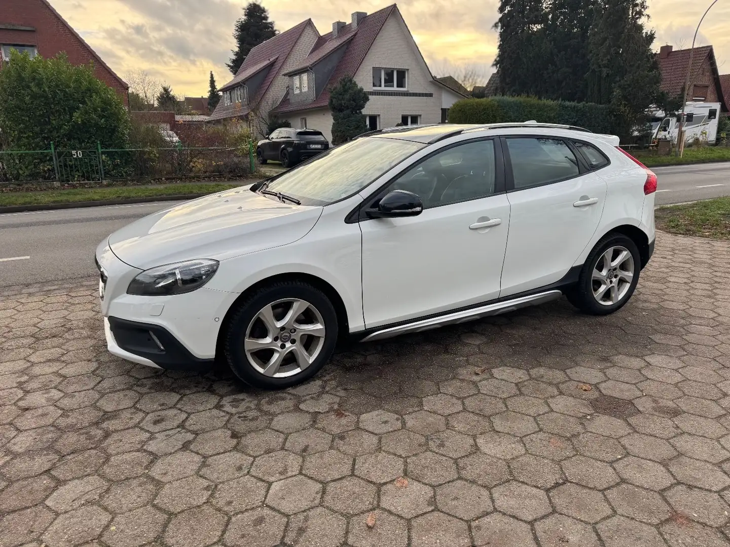 Volvo V40 Cross Country V40 D4 Cross Country 177PS*Leder+Pano+Bi-Xenon* Blanc - 1