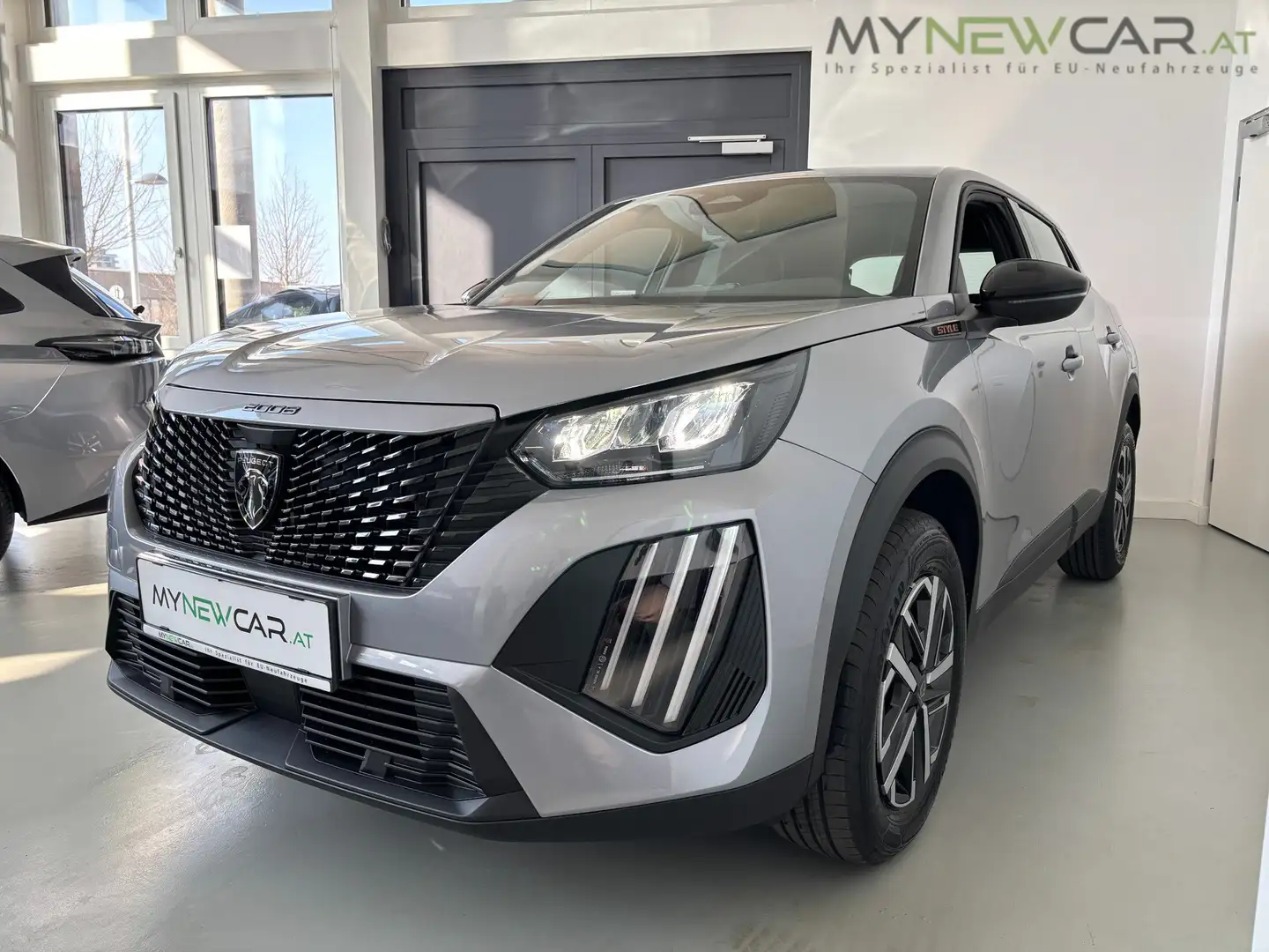 Peugeot 2008 Style PureTech NAVI/KAMERA/LED *NEU* Grau - 2