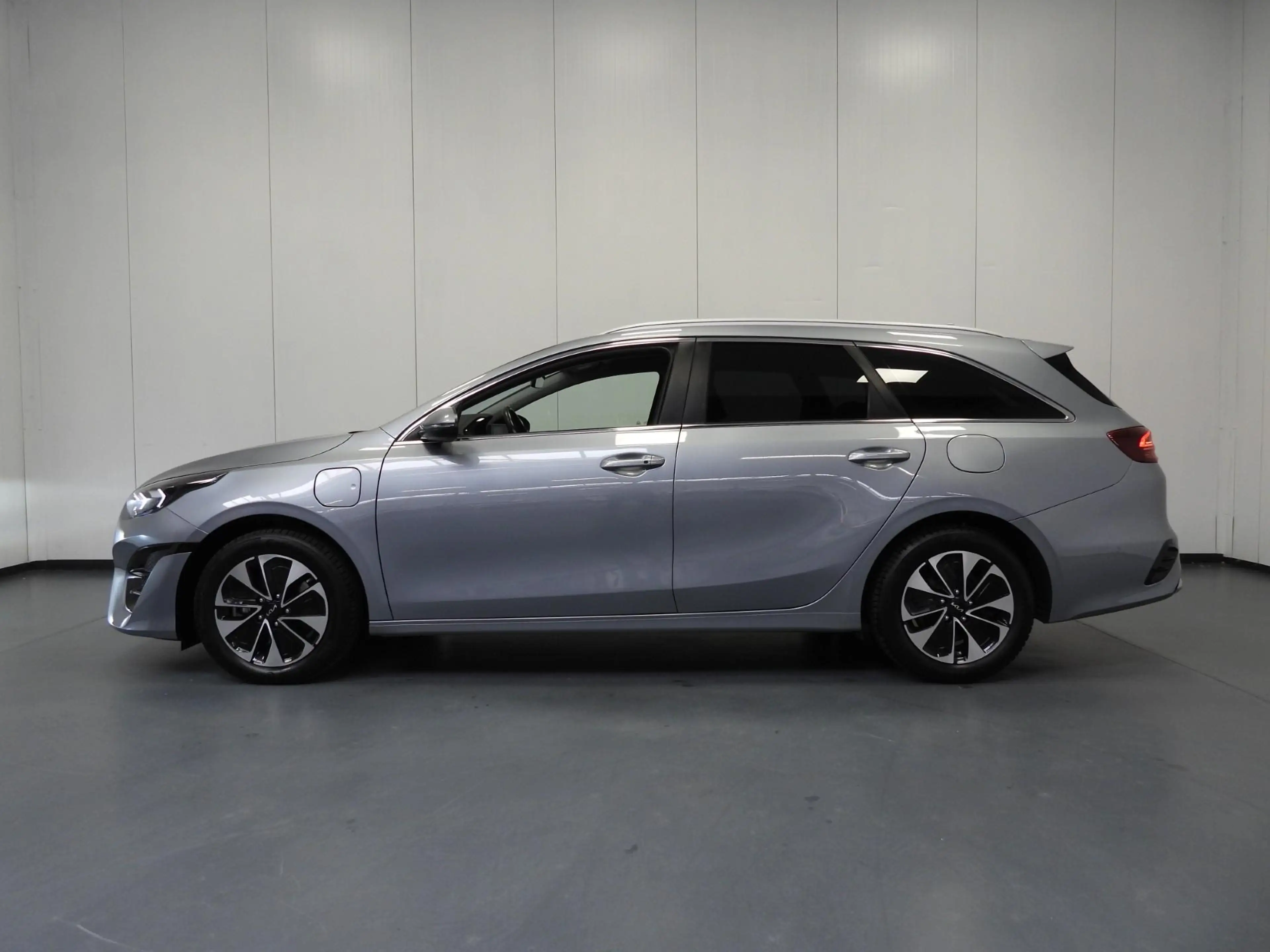 Kia Ceed SW / cee'd SW Sportswagon 1.6 GDI PHEV Plug-In DynamicPlusLine N — photo 2