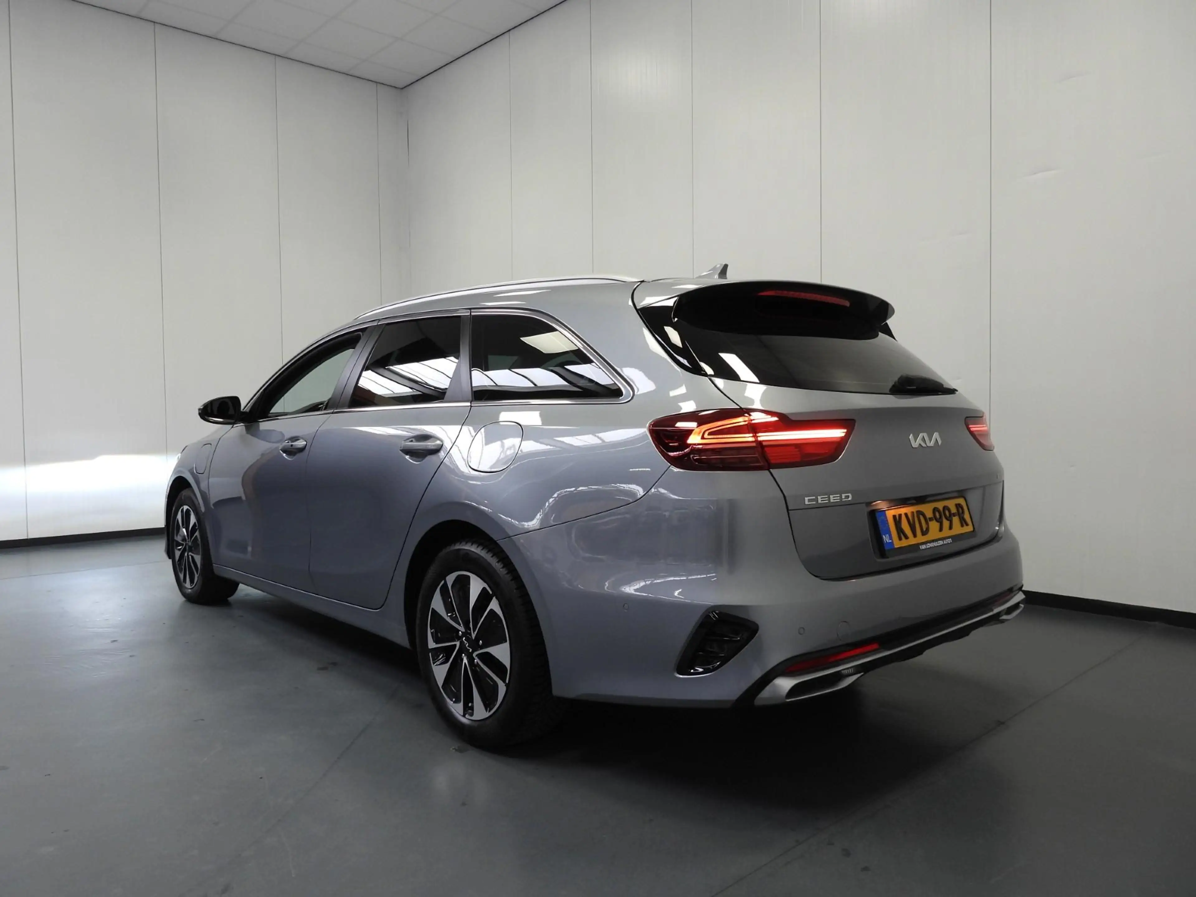 Kia Ceed SW / cee'd SW Sportswagon 1.6 GDI PHEV Plug-In DynamicPlusLine N — photo 3