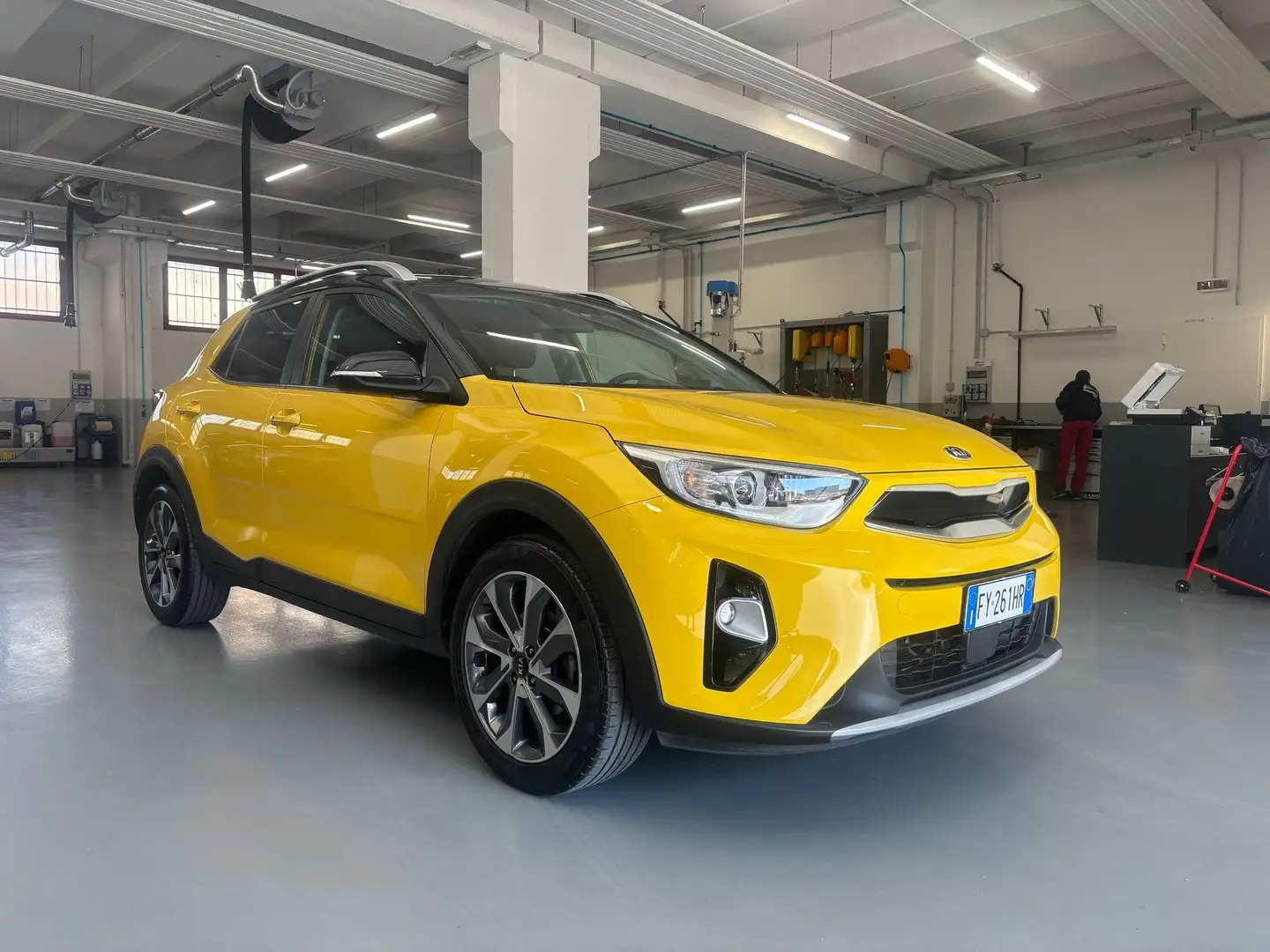 Kia Stonic 1.4 mpi eco Energy Gpl 97cv my18 Žlutá - 1