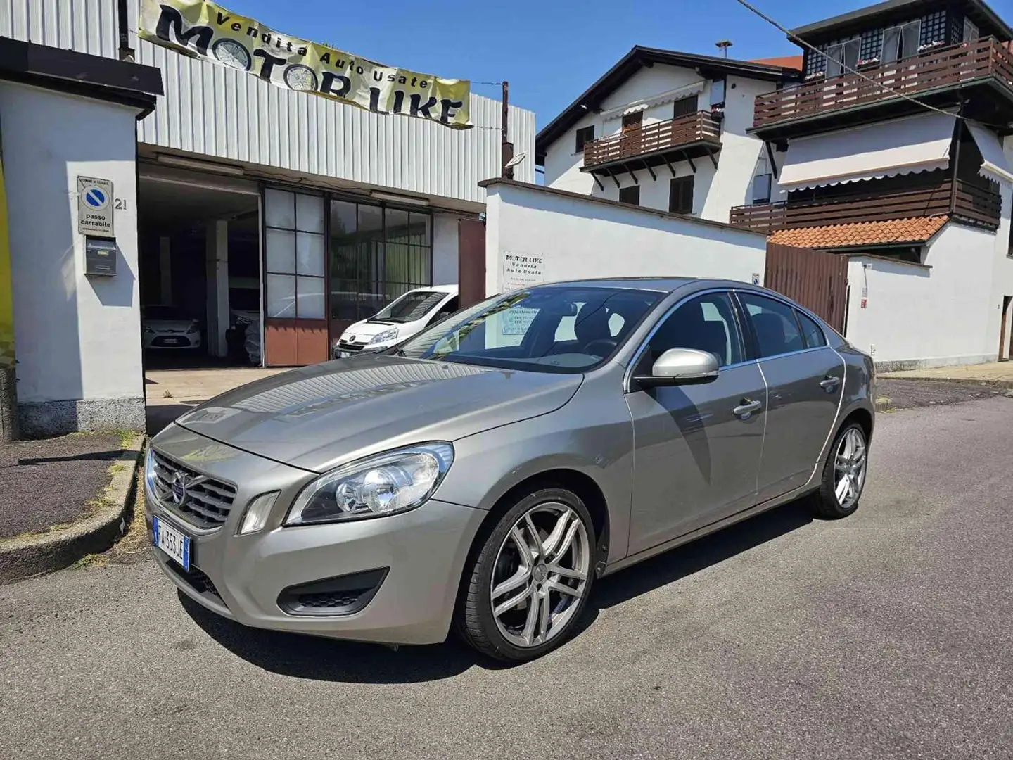 Volvo S60 D3 Momentum - 1