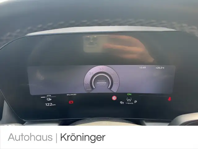 Audi E-Tron view 12