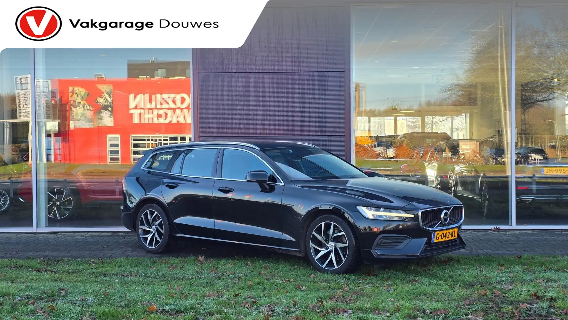 Volvo V60 2.0 T4 Momentum Pro | NAP | Virtualcockpit | ACC | Noir - 1