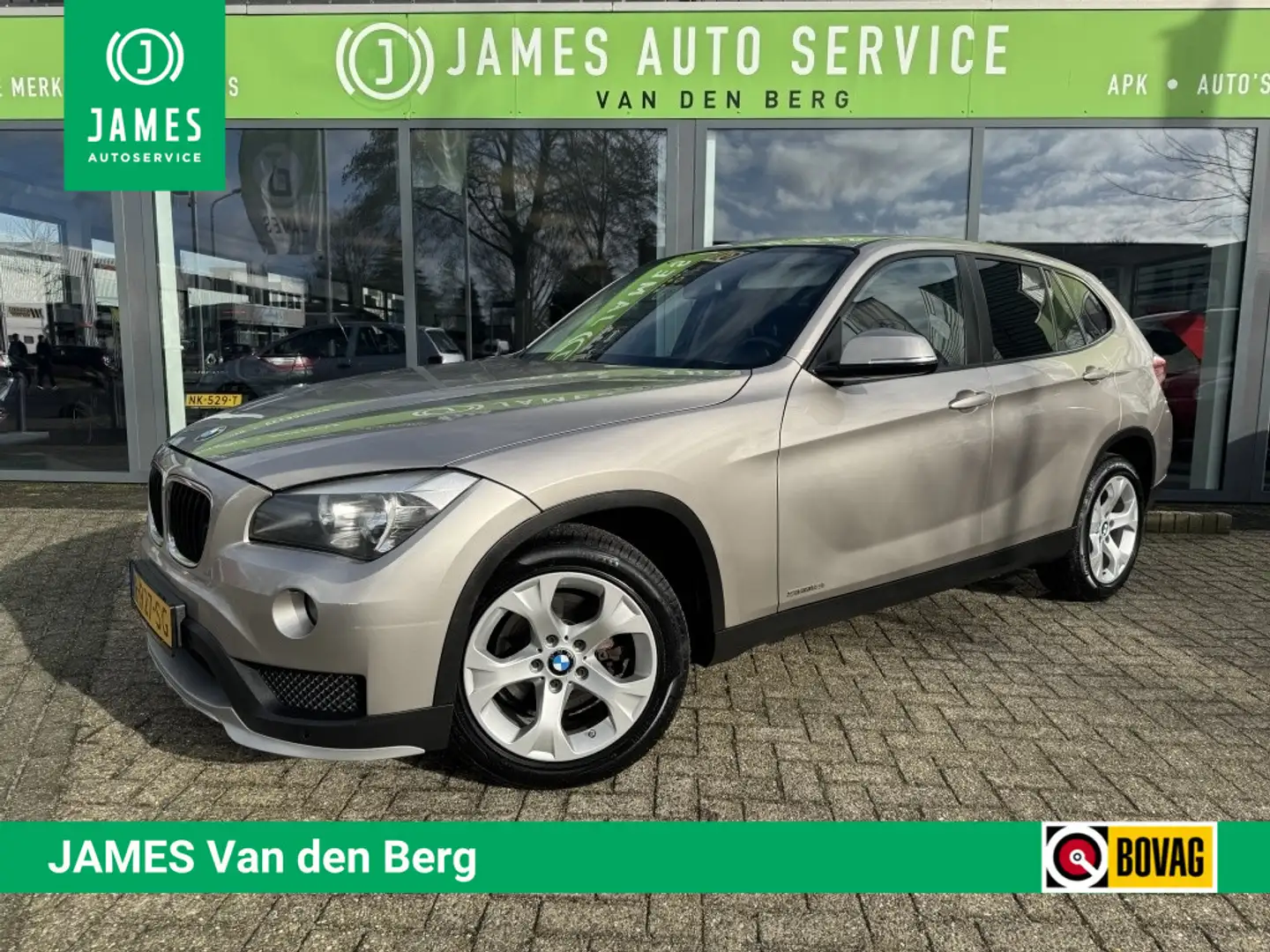 BMW X1 | 12 MDN APK | LMV |TREKHAAK | sDrive18i High Exec Gris - 1