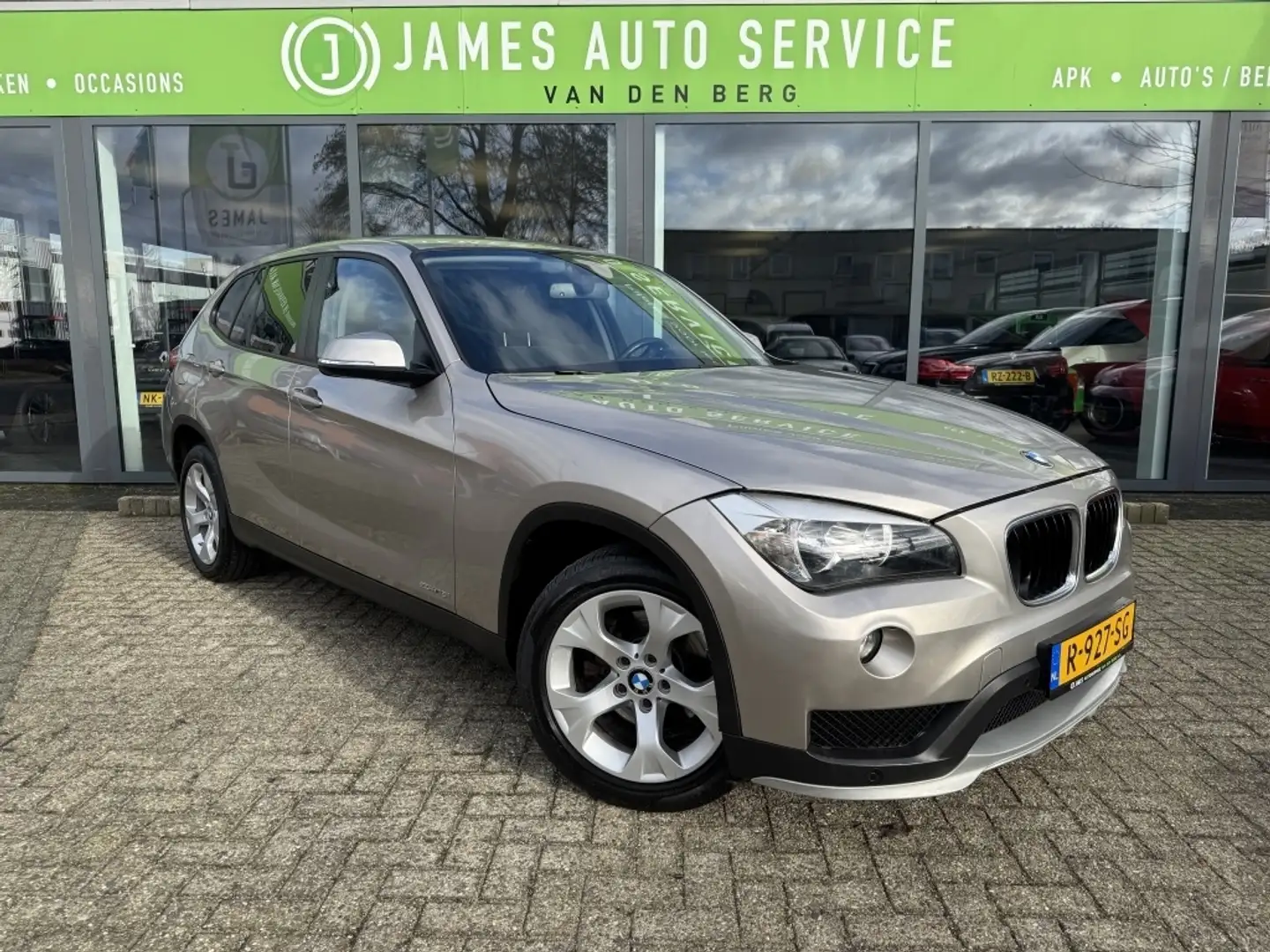 BMW X1 | 12 MDN APK | LMV |TREKHAAK | sDrive18i High Exec Gris - 2