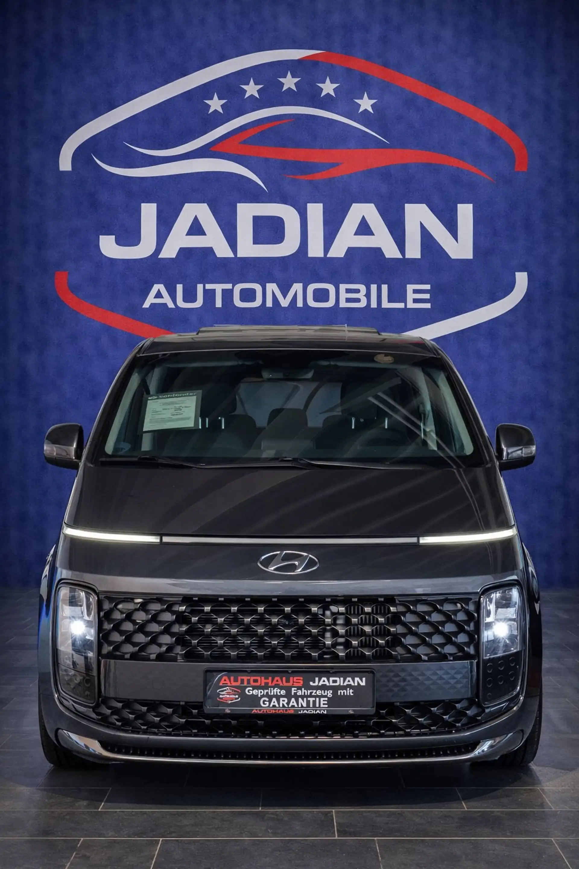 Hyundai STARIA Signature 2WD