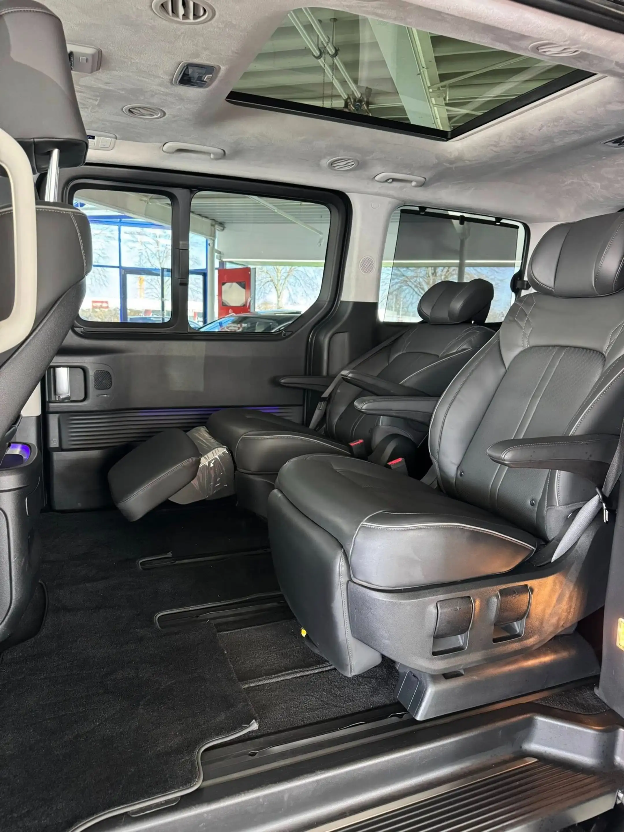 Hyundai STARIA Signature 2WD — photo 8