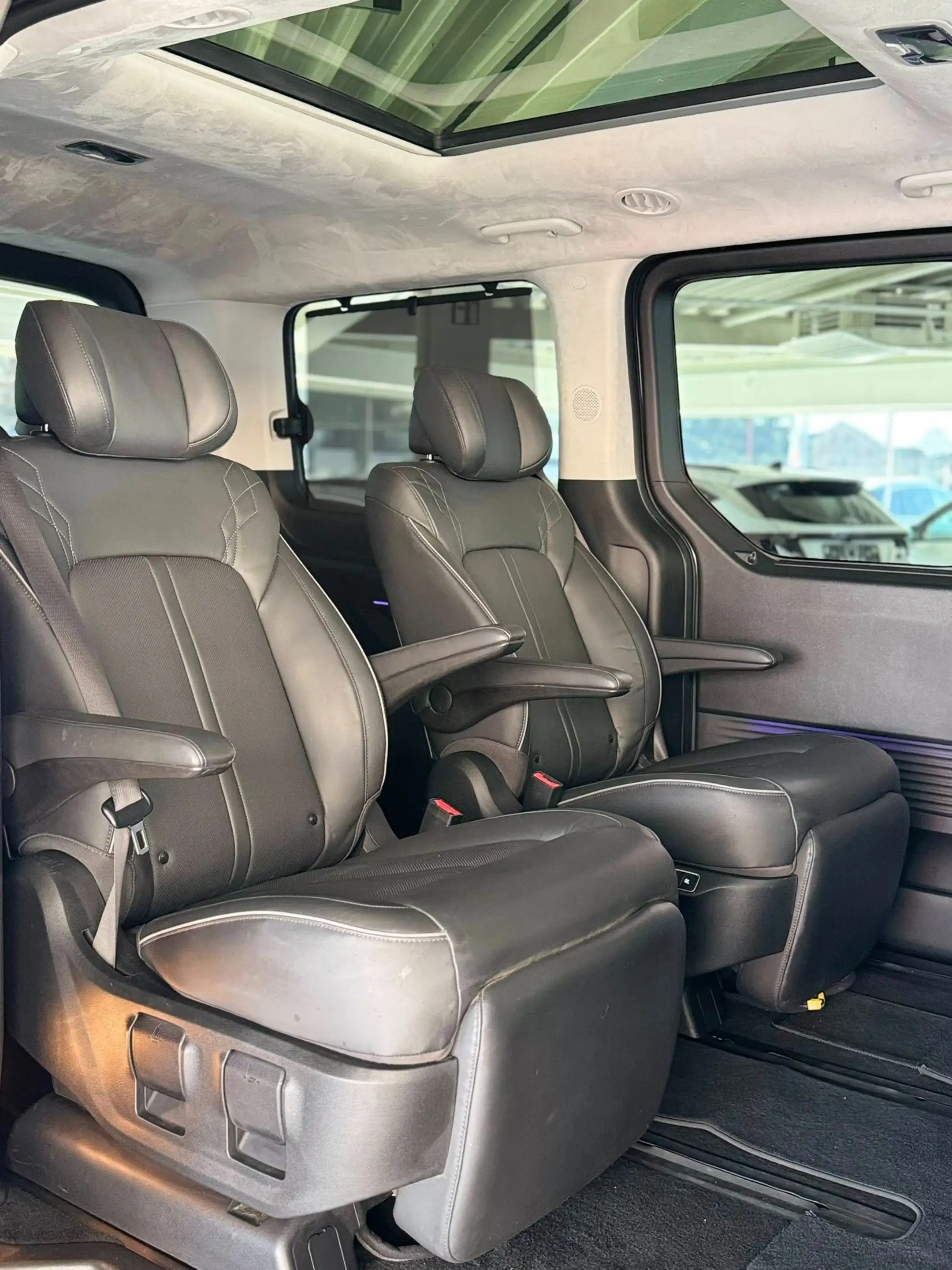 Hyundai STARIA Signature 2WD — photo 13