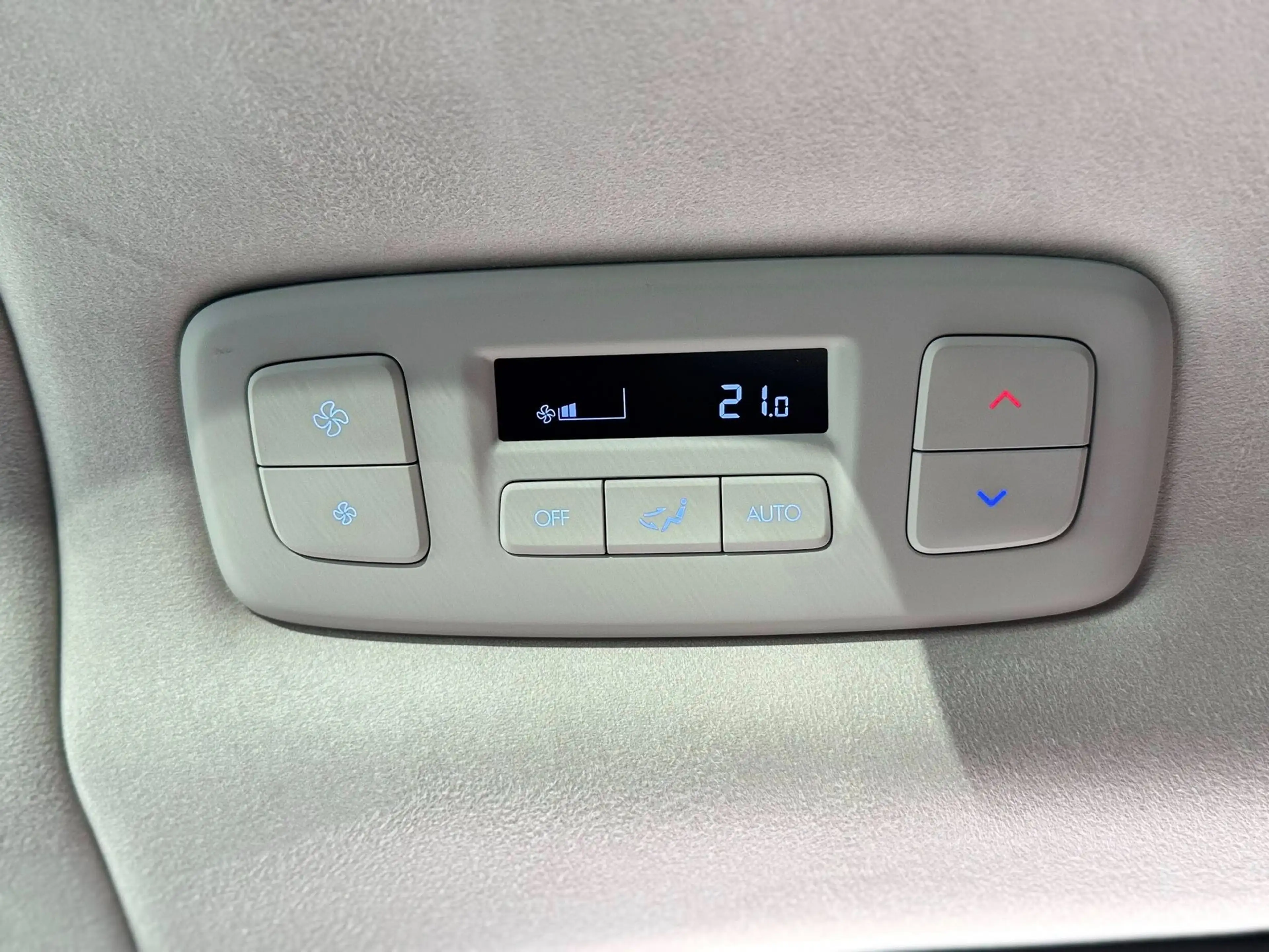 Hyundai STARIA Signature 2WD — photo 14