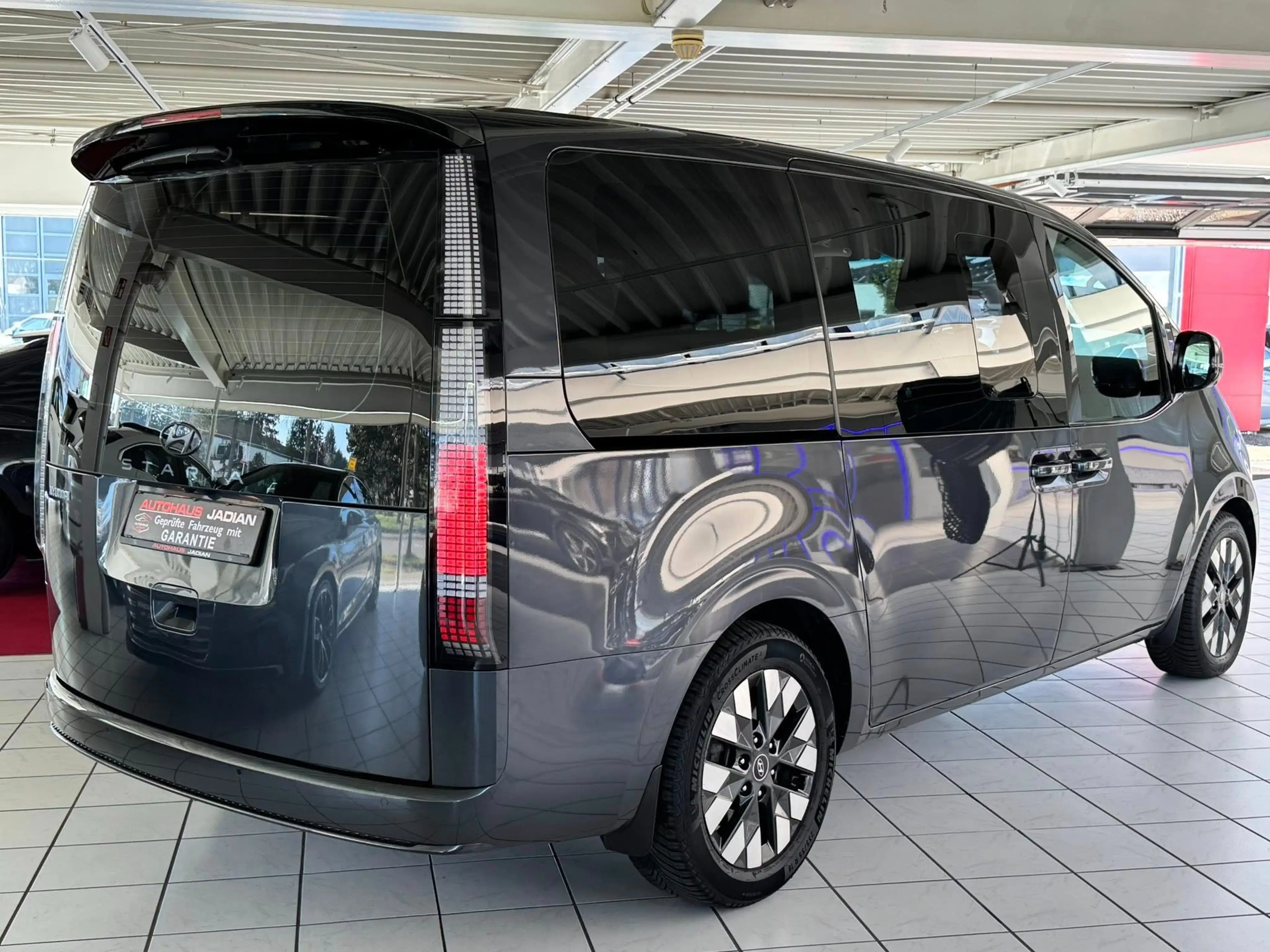 Hyundai STARIA Signature 2WD — photo 6