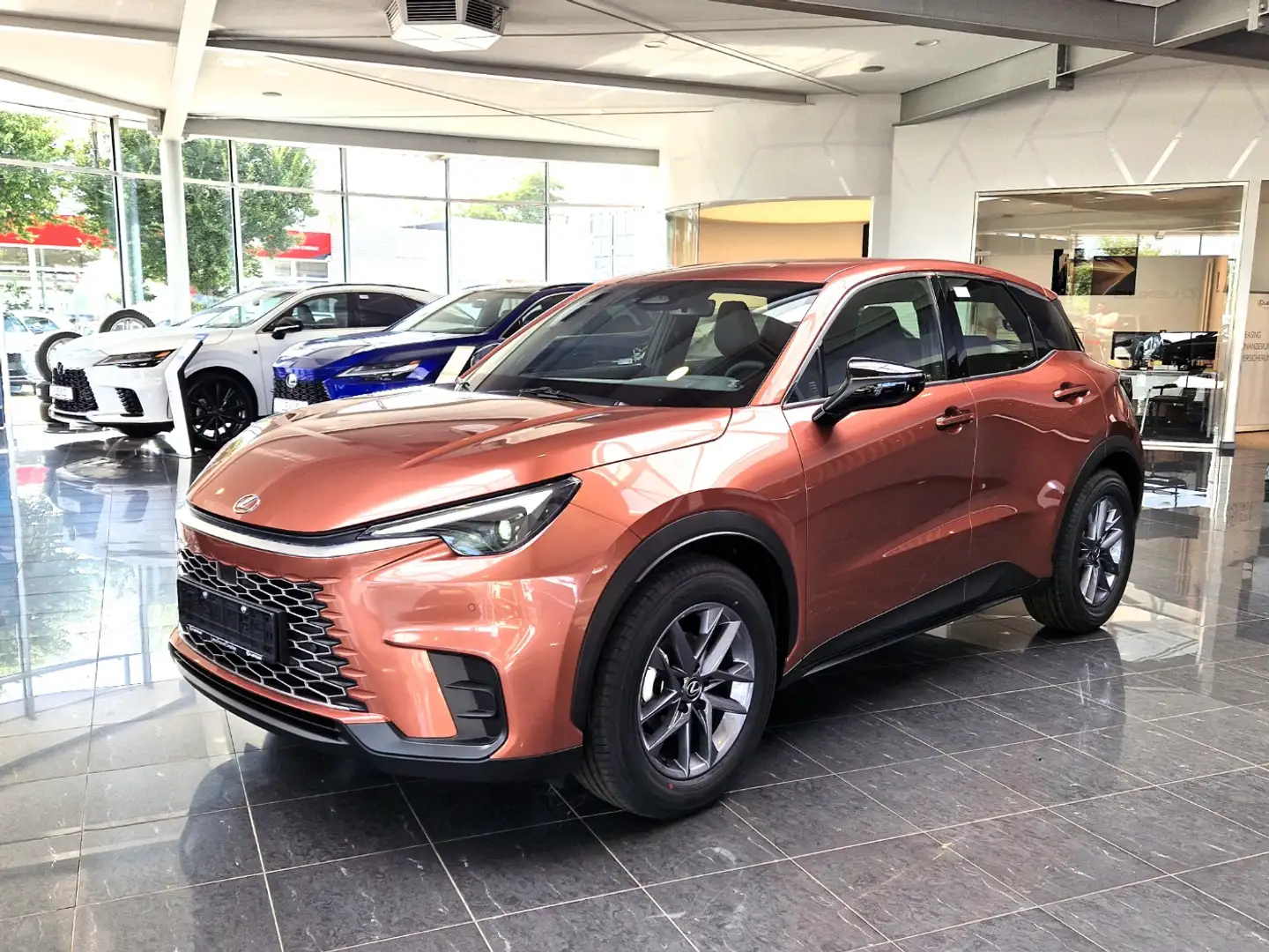 Lexus LBX 1,5 FWD Komfort Paket Roşu - 2
