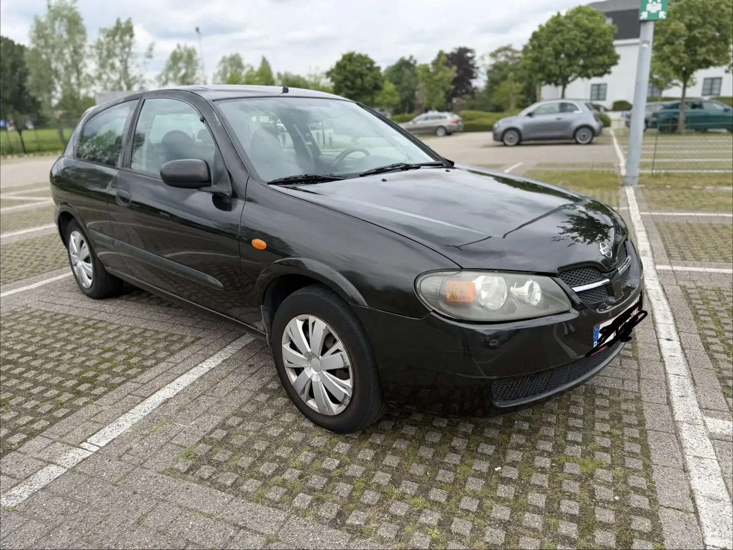 Nissan Almera - 1
