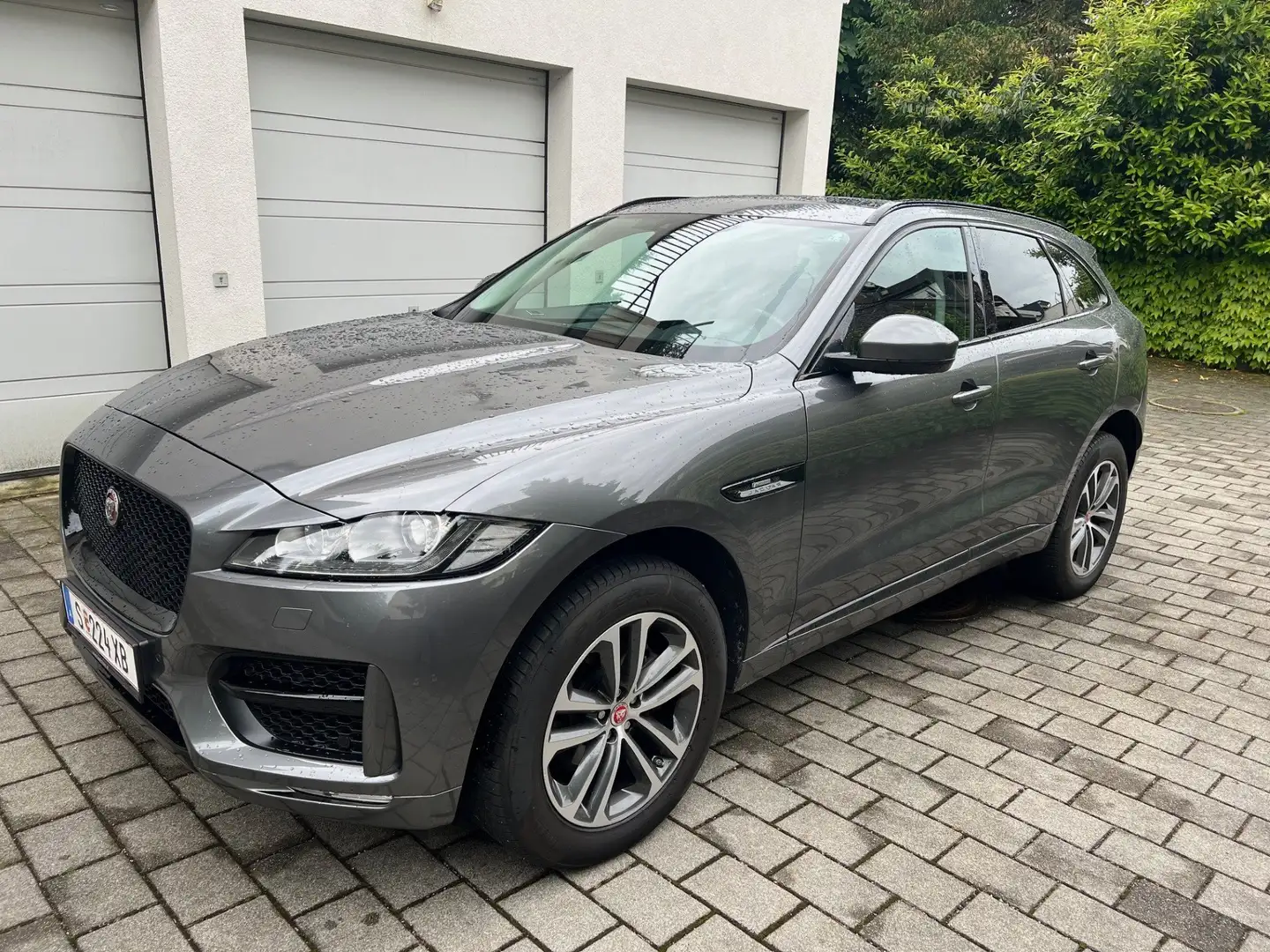 Jaguar F-Pace F-Pace 20d AWD R-Sport Aut. R-Sport Silber - 1