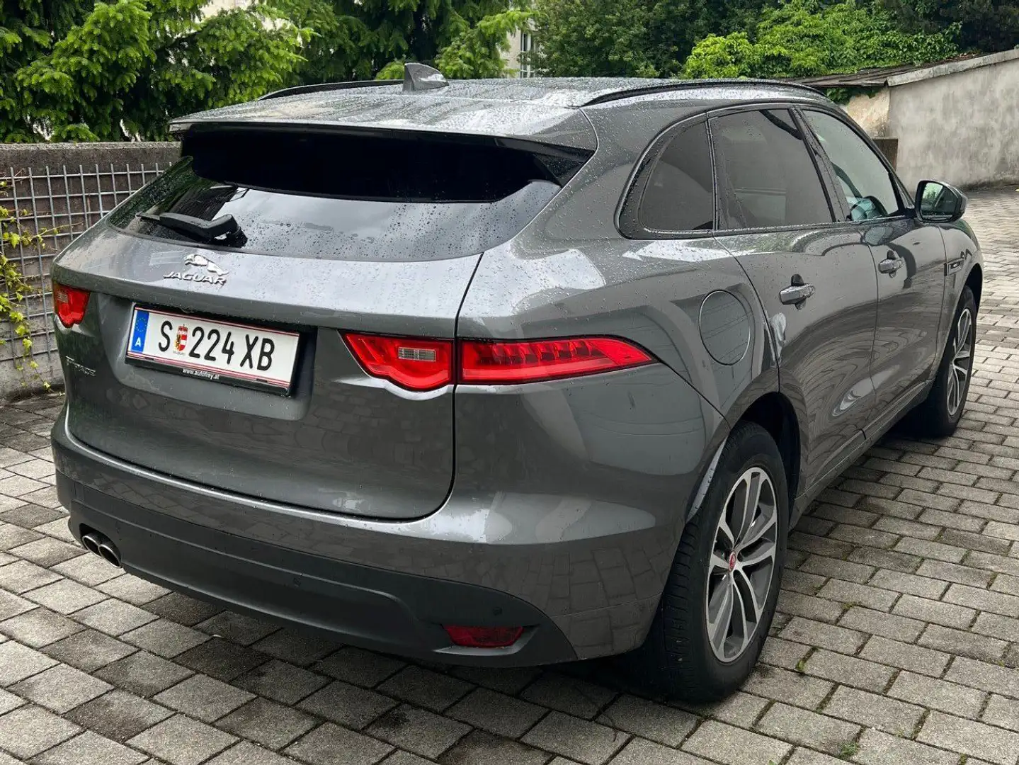 Jaguar F-Pace F-Pace 20d AWD R-Sport Aut. R-Sport Silber - 2