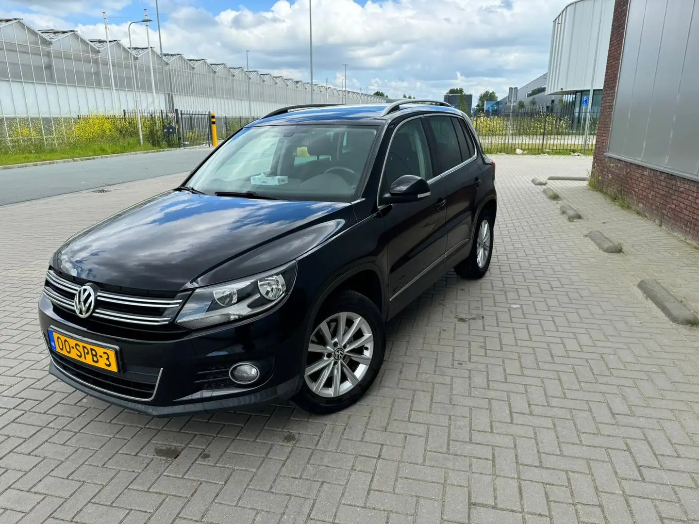 Volkswagen Tiguan Tiguan 1.4 TSI Sport Zwart - 1