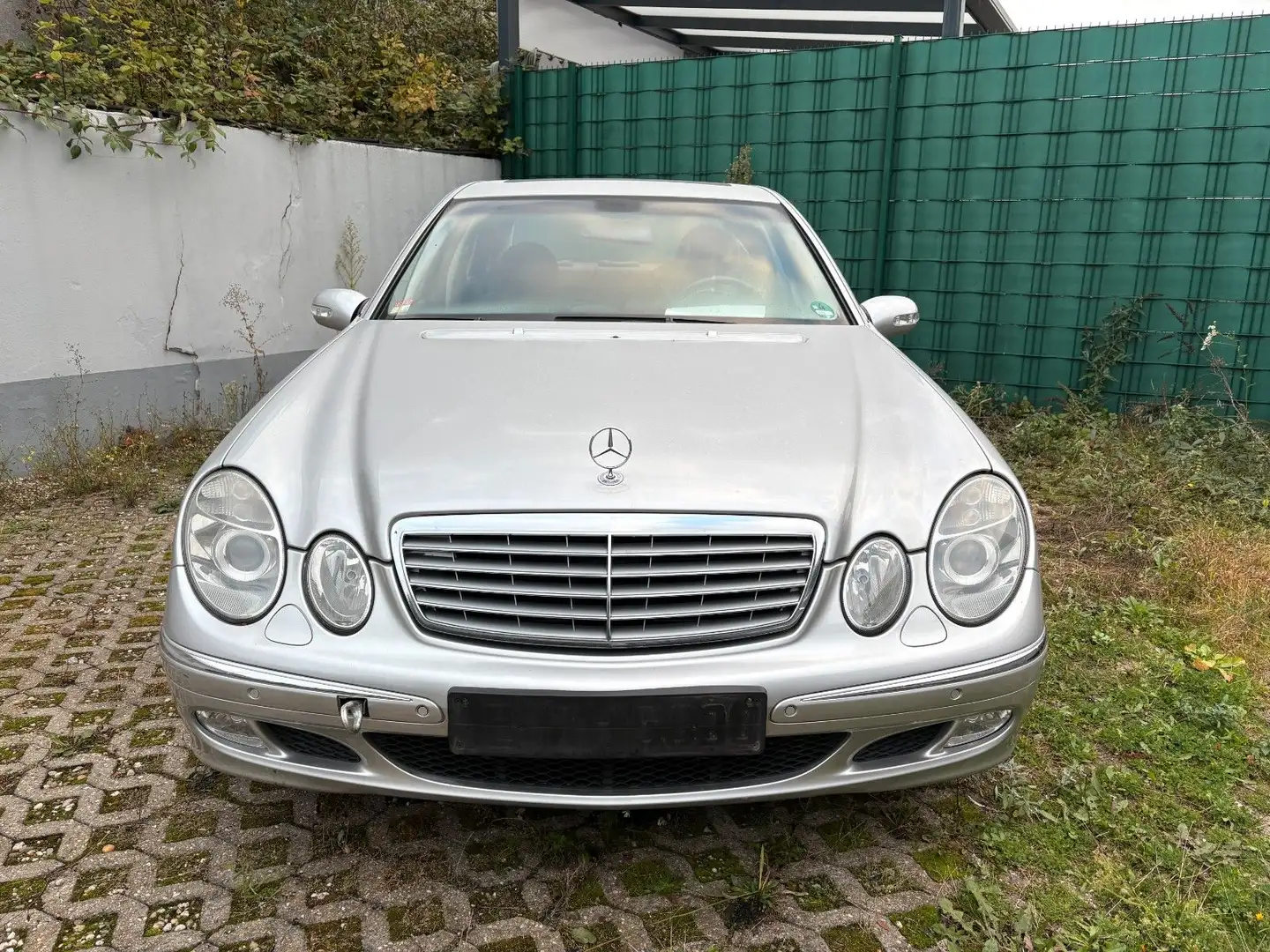 Mercedes-Benz E 240 E -Klasse Lim. E 240 ELEGANCE AUTOMATIK Silber - 2