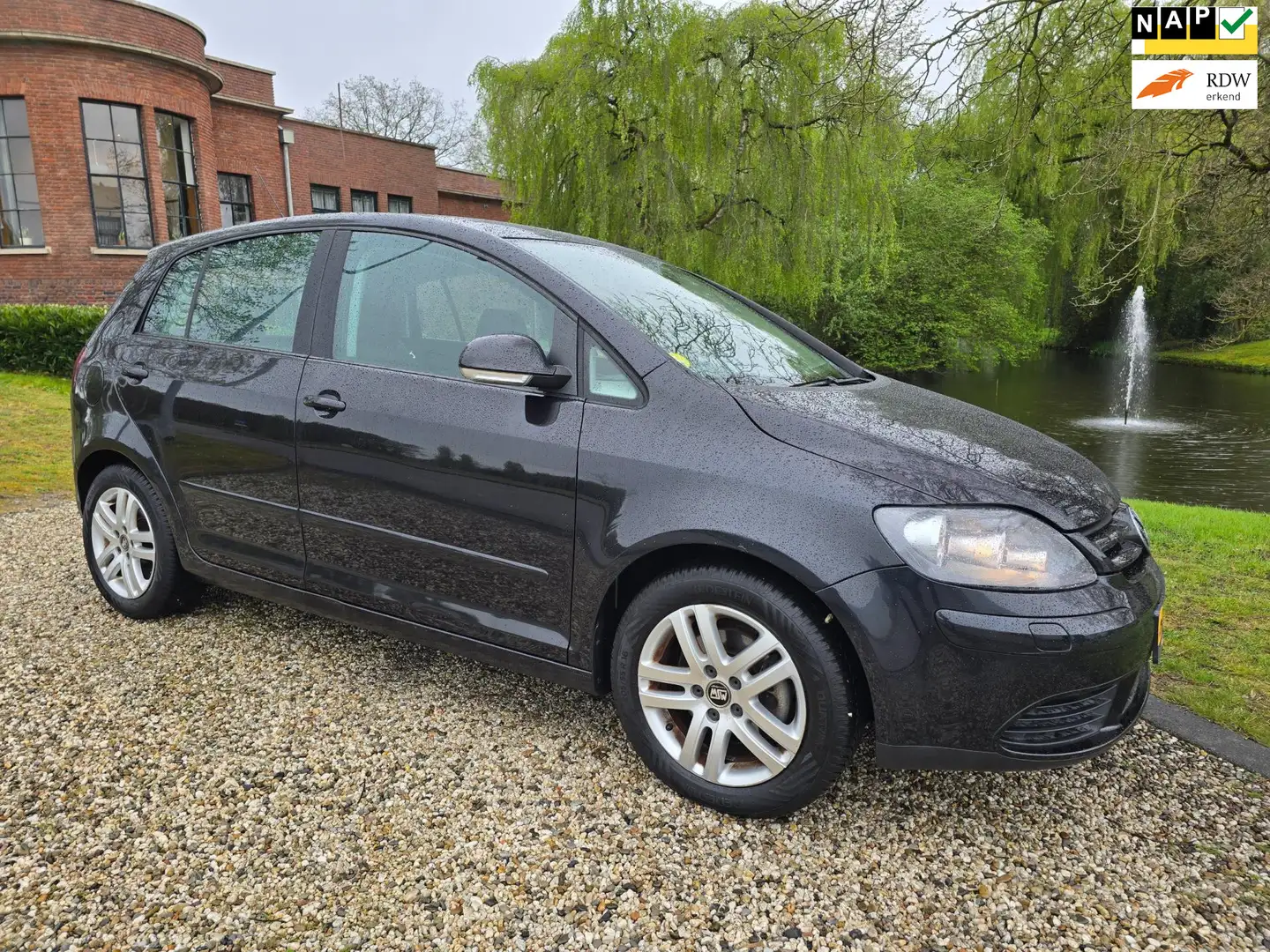 Volkswagen Golf Plus 2.0 FSI Comfortline AUTOMAAT/cruise/AIRCO Zwart - 1